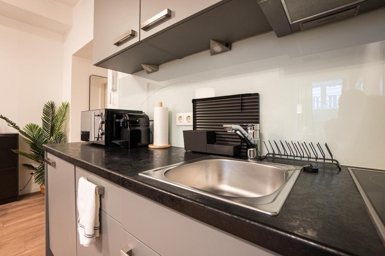 Stylish Apartment With Dedicated Working Space And Super King-Size Bed Located Between City Centre And Donau River Viyana Dış mekan fotoğraf